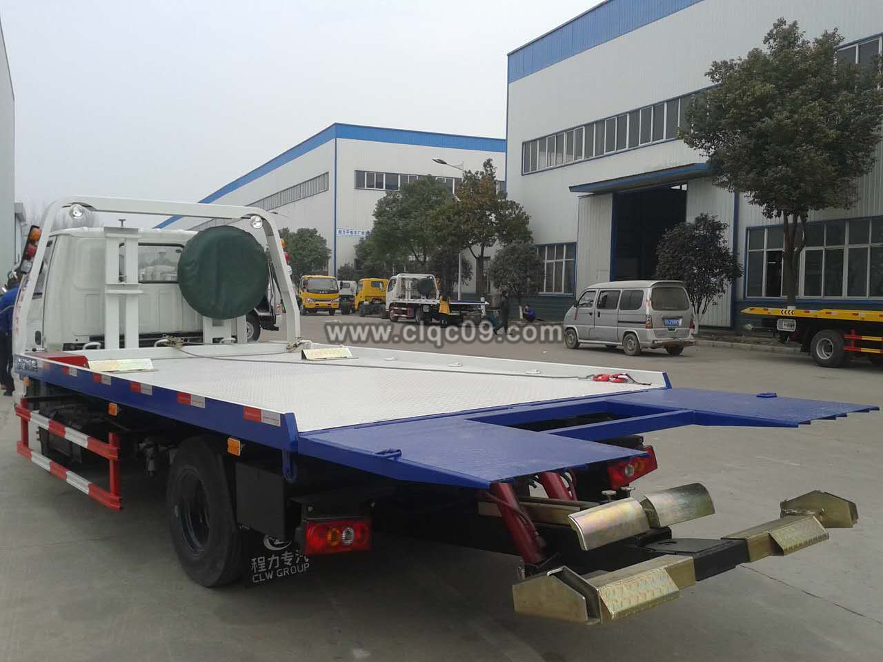 ���彭������һ�϶����ϳ�