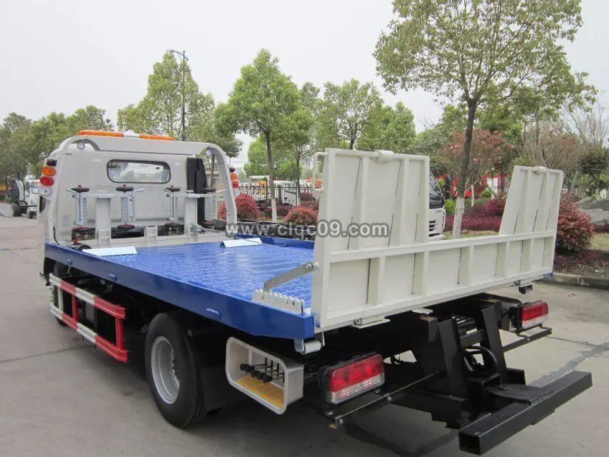 ���彭������һ�϶����ϳ�